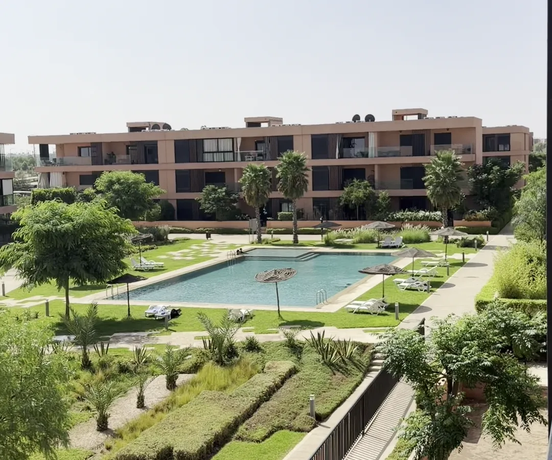 Résidence avec jardins et piscines à Noria